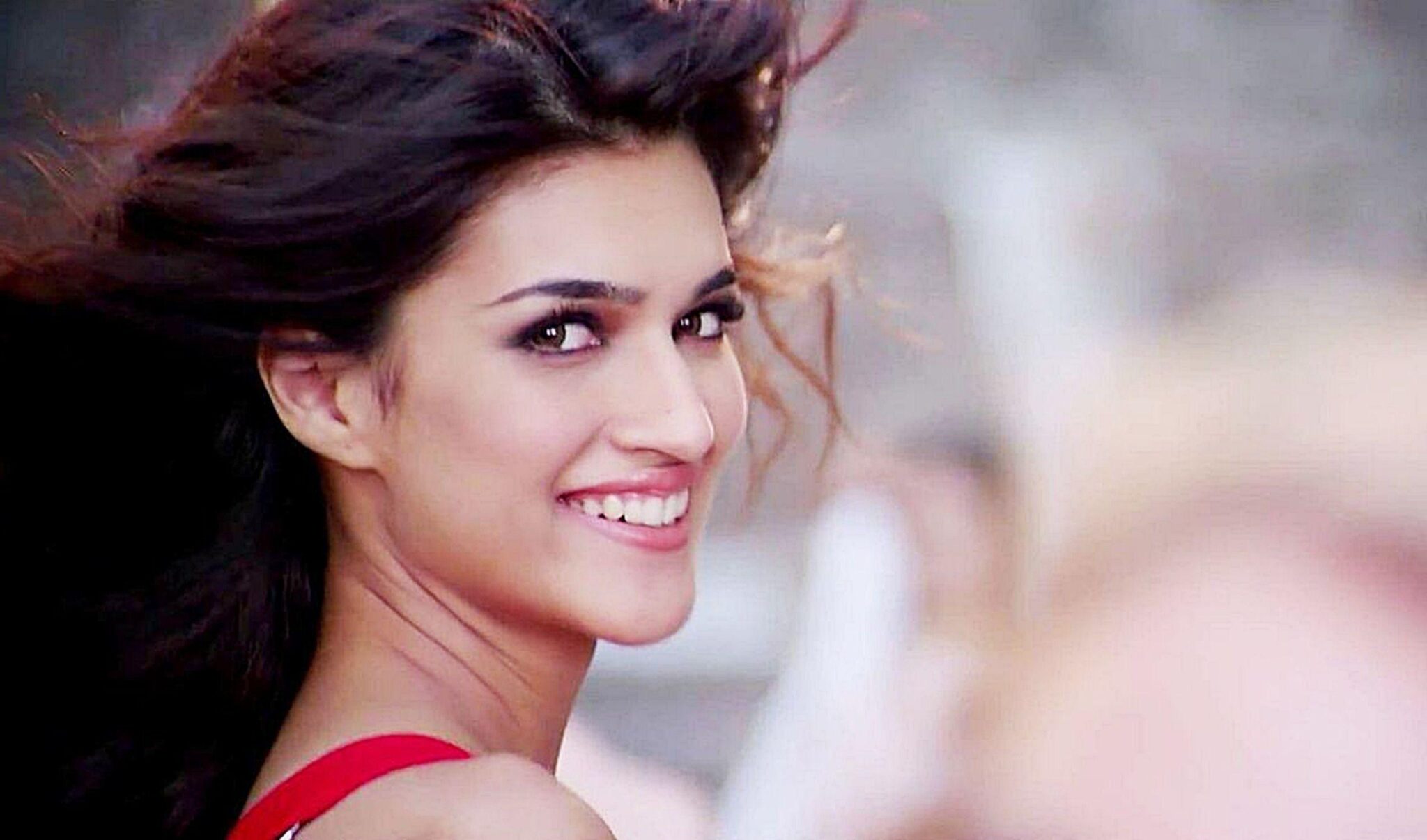 Kriti Sanon hd images 4K wallpaper Free Download for Mobile and Desktop