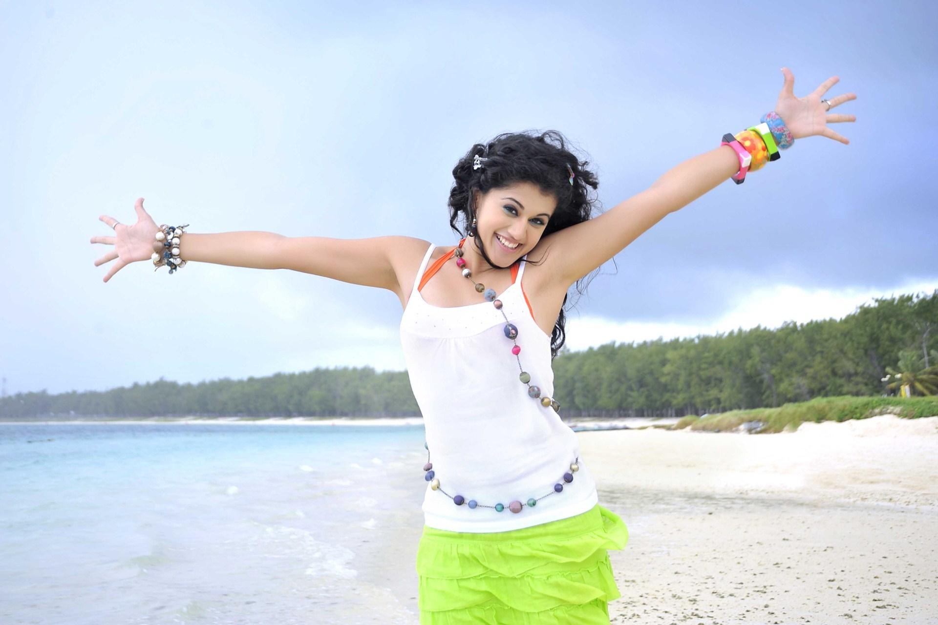 taapsee_pannu_wall_971509