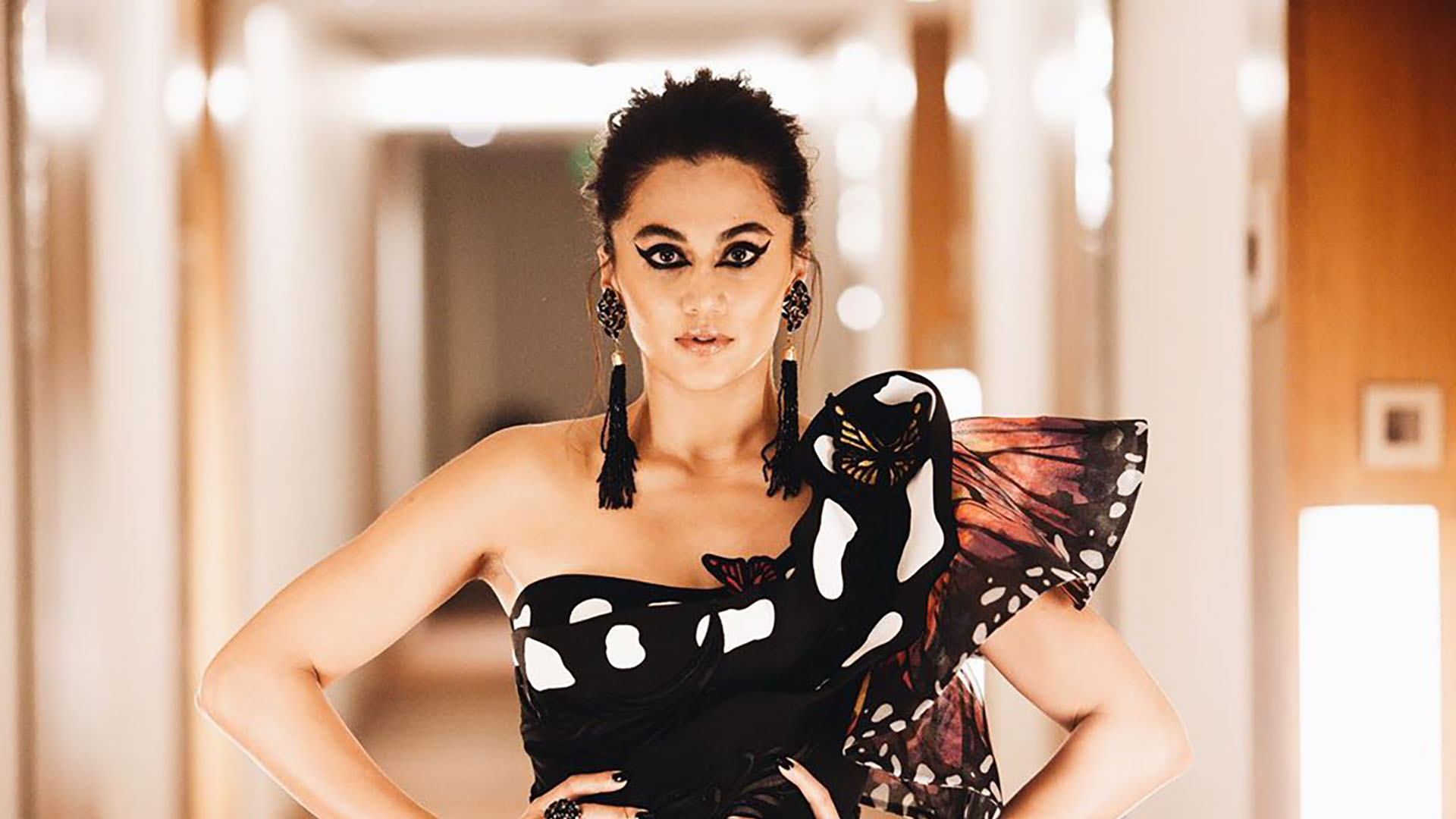 Taapsee Pannu hd photos 4K wallpaper for Free Download - Live Cinema News