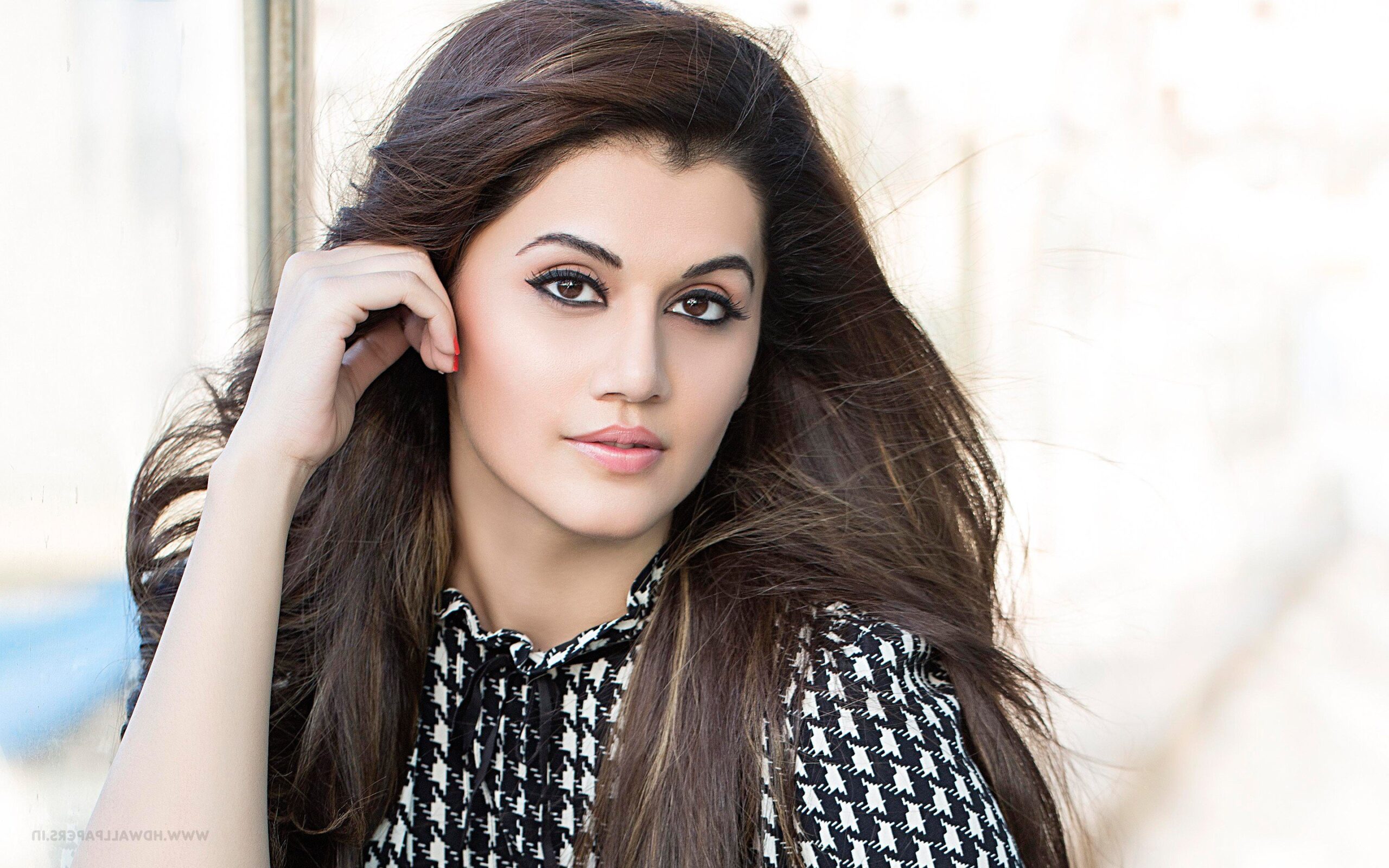 taapsee_pannu_wall_971544