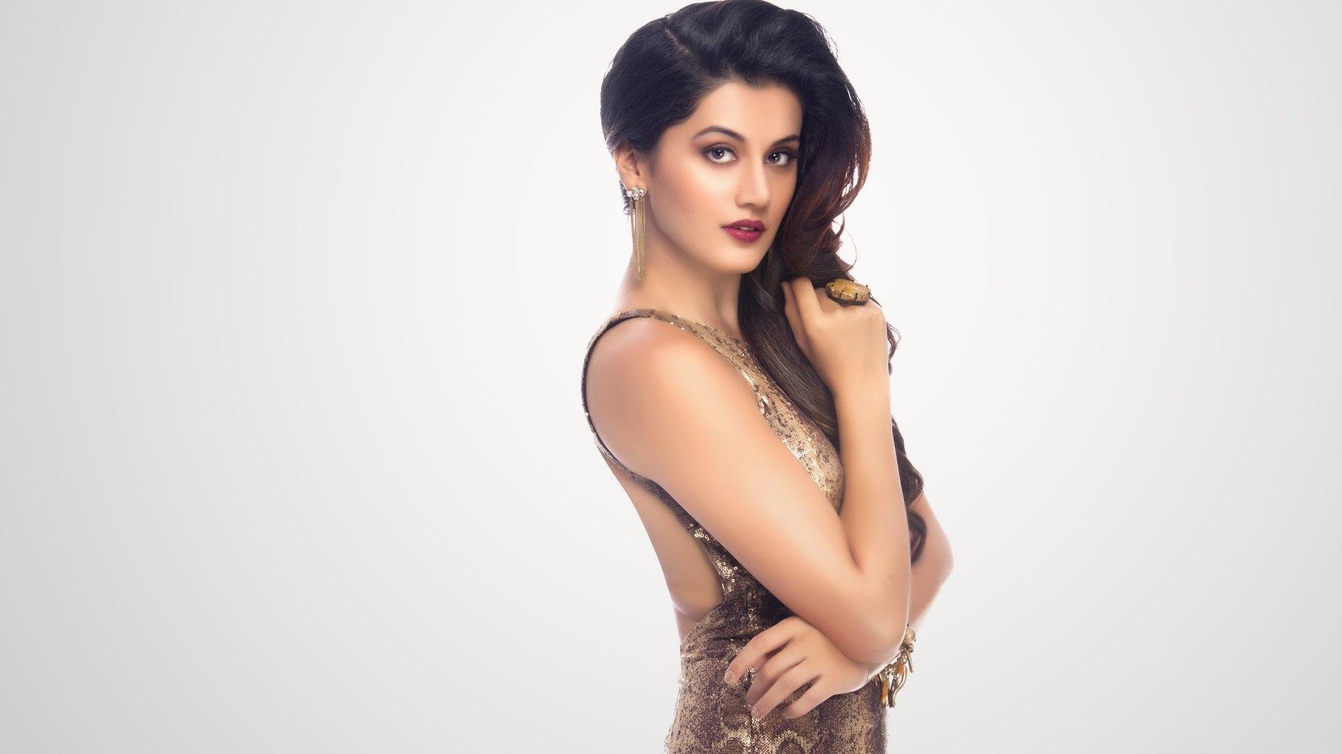 taapsee_pannu_wall_971557