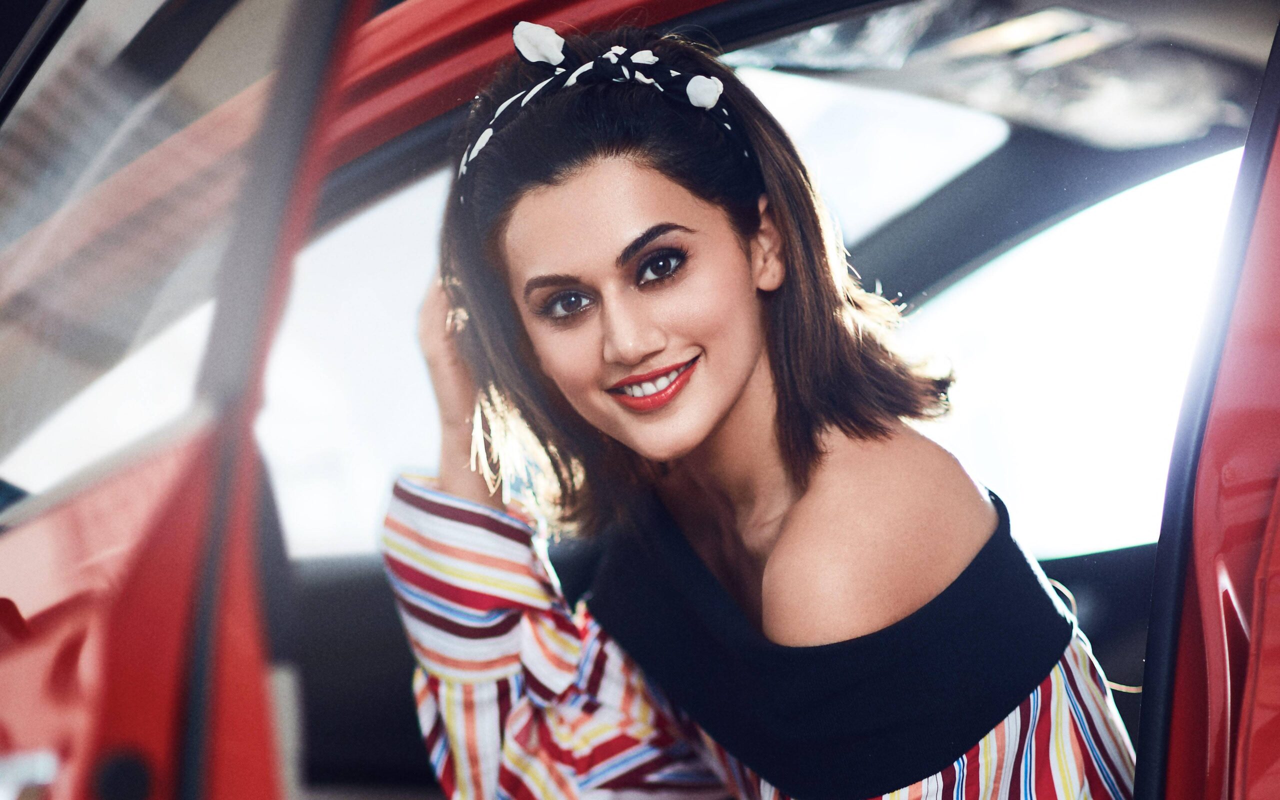 taapsee_pannu_wall_971561