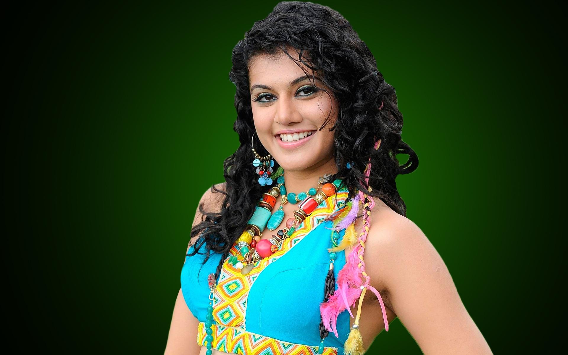 taapsee_pannu_wall_971565