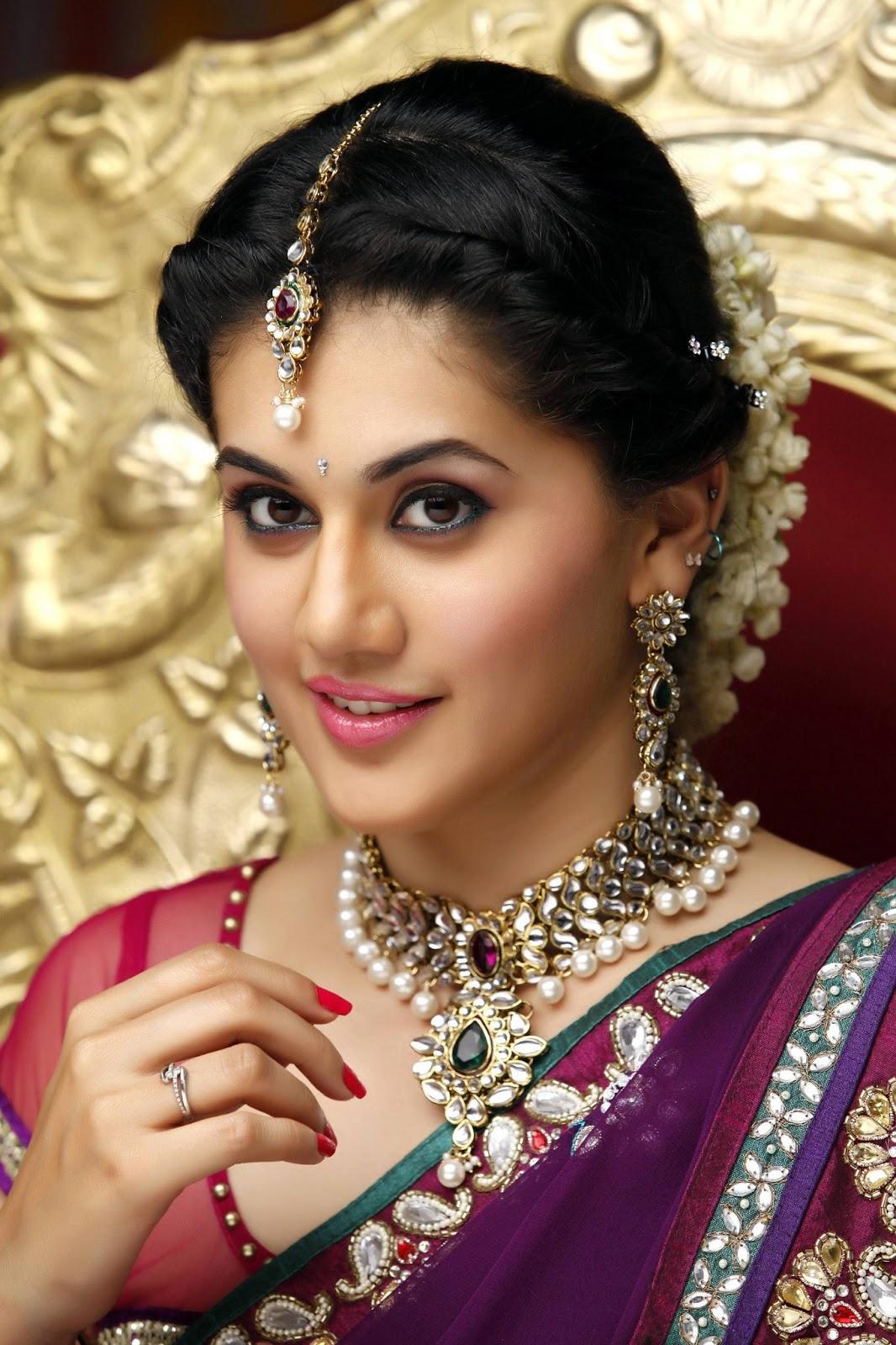 taapsee_pannu_wall_971566