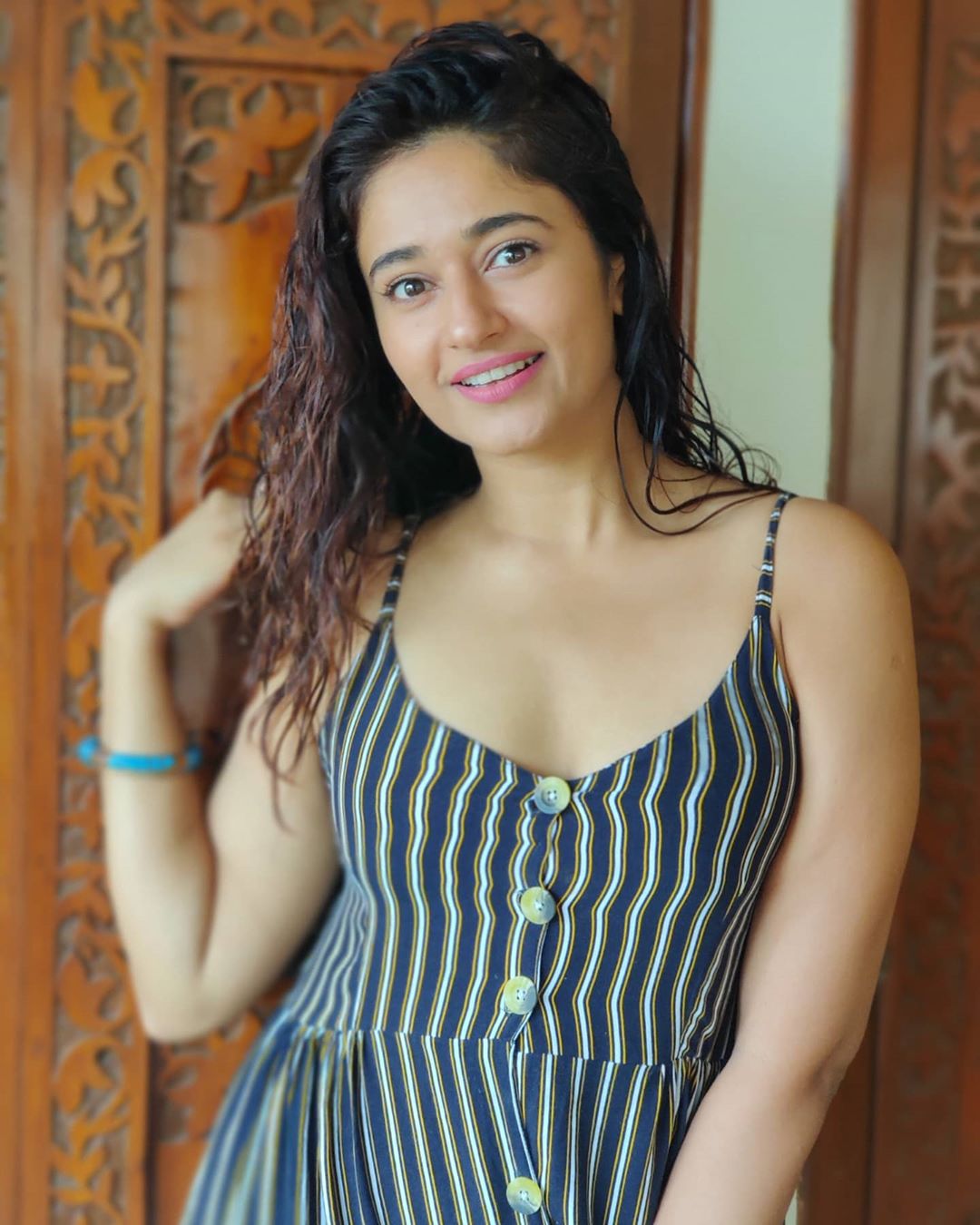 Actress Poonam Bajwa Instagram HD Photos (14)