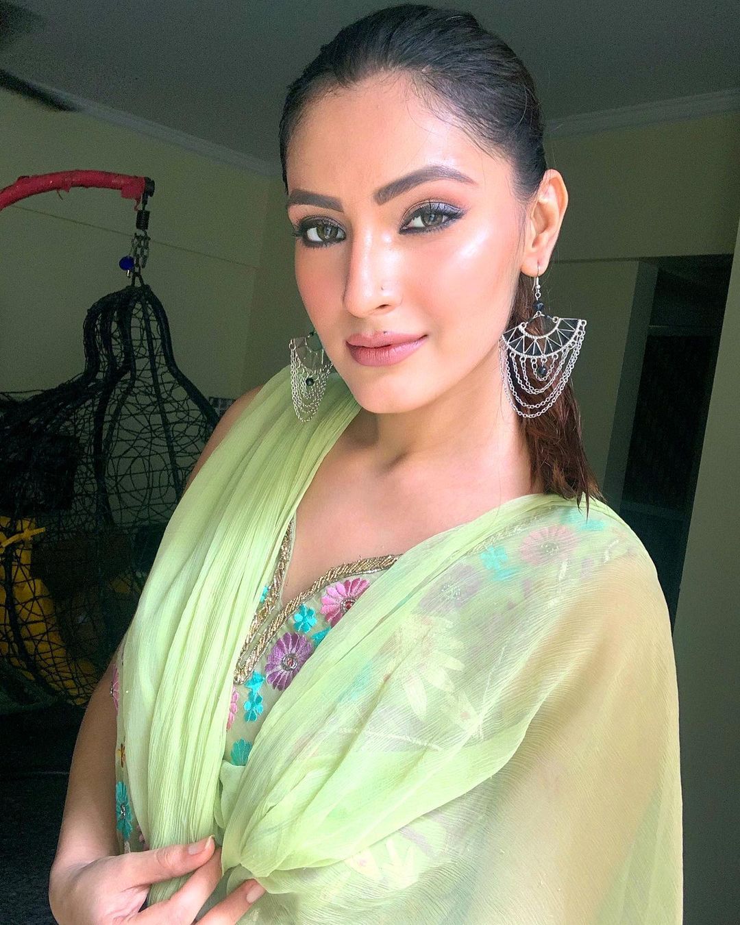 Indian TV actorsess Shivangi Verma Latest Pics (2)