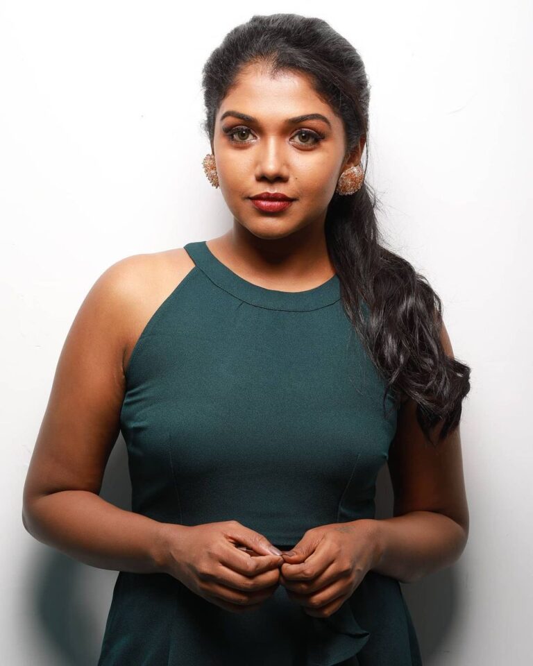 Actress Riythvika Stills - Live Cinema News