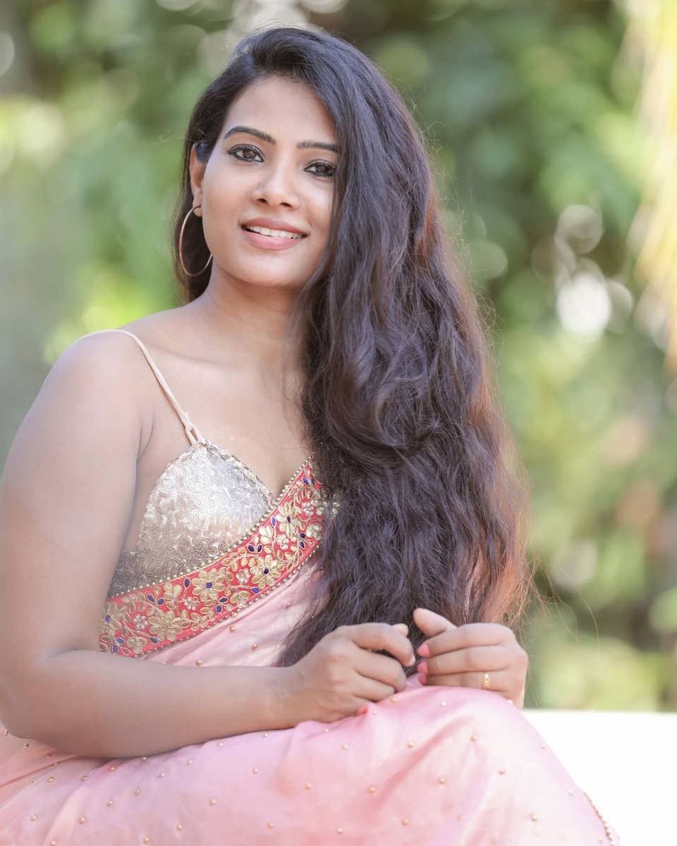 Actress Dhivya Dhuraisamy Saree Photos